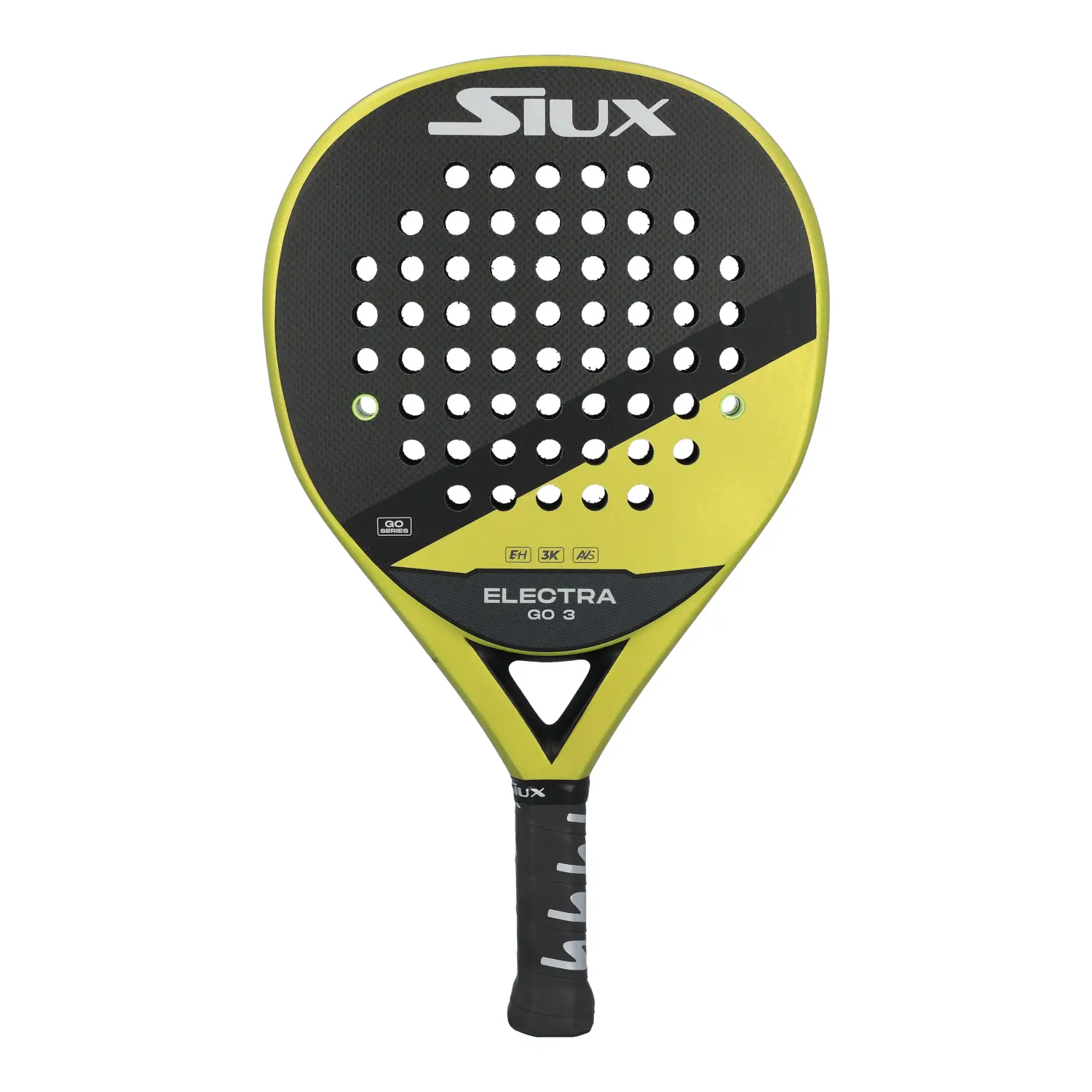La Pala Siux Electra Go 3 es la opción perfecta para los jugadores que buscan un equilibrio excepcional entre potencia, control y comodidad. Con un diseño innovador y materiales de alta gama, esta pala ha sido creada para mejorar el rendimiento de los jugadores intermedios y avanzados. Si estás buscando una pala que te permita alcanzar tu máximo potencial en la pista, la Pala Siux Electra Go 3 es la herramienta ideal.